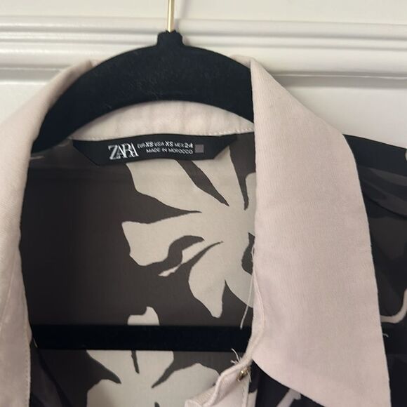 Zara black and white floral mesh button up blouse - Picture 3 of 3